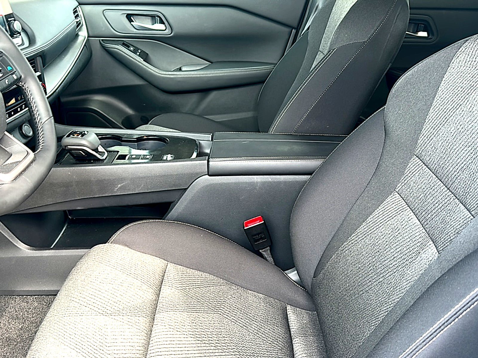 Certified 2026 Nissan Rogue SV FWD image 6