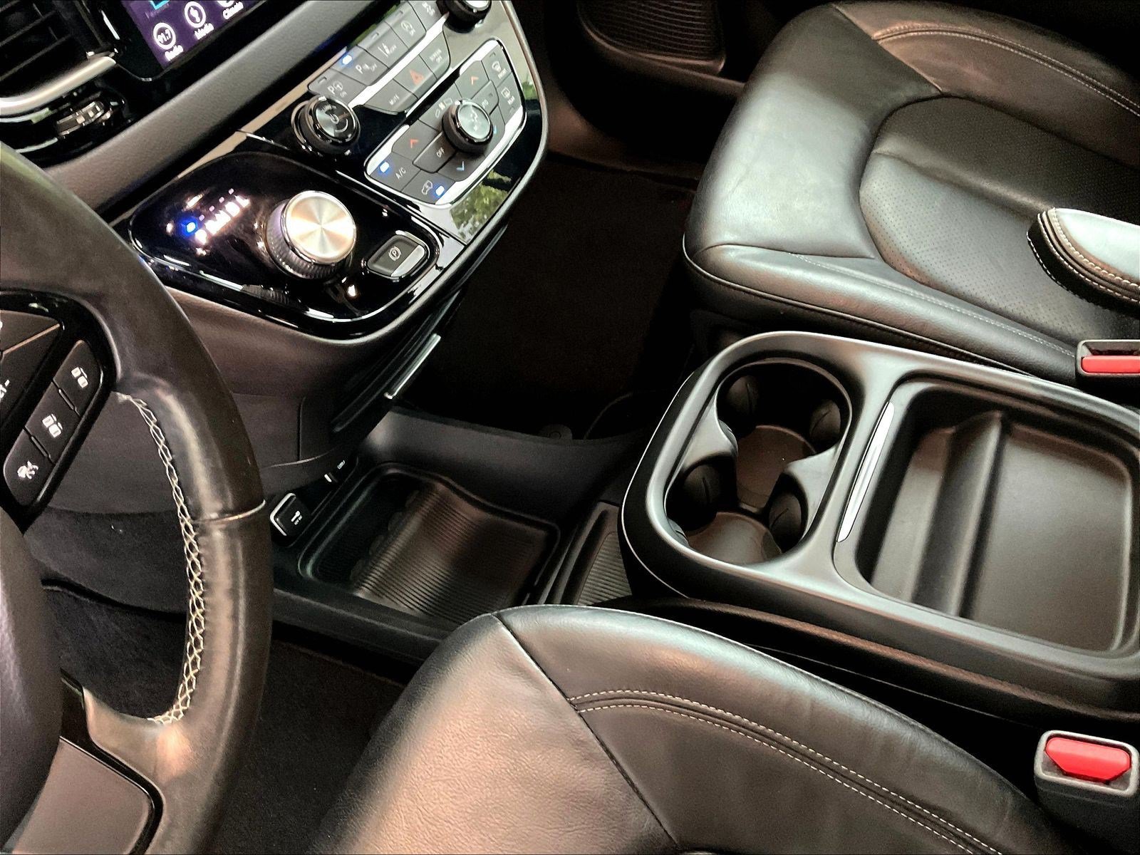 Used 2019 Chrysler Pacifica Touring-L w/ Advanced Safetytec Group FWD image 16