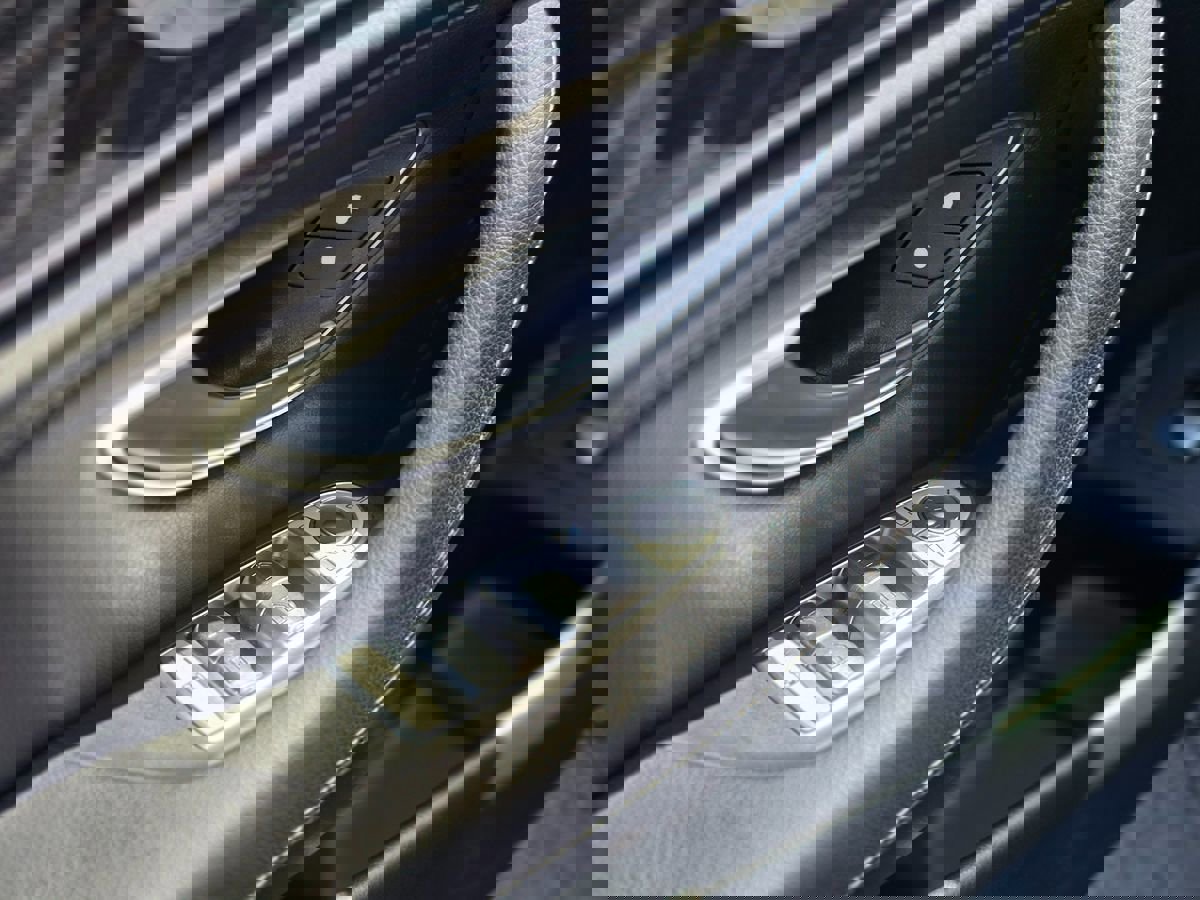 Used 2017 Mercedes-Benz E 300 image 23