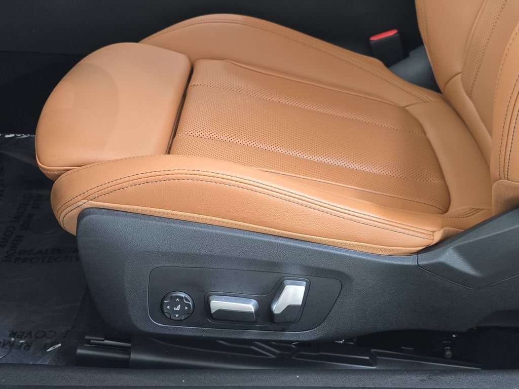 Certified 2024 BMW 430i Convertible w/ Convenience Package RWD image 28