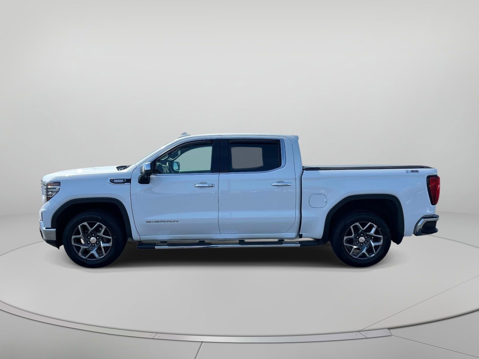 Used 2023 GMC Sierra 1500 SLT w/ SLT Premium Package AWD/4WD image 7