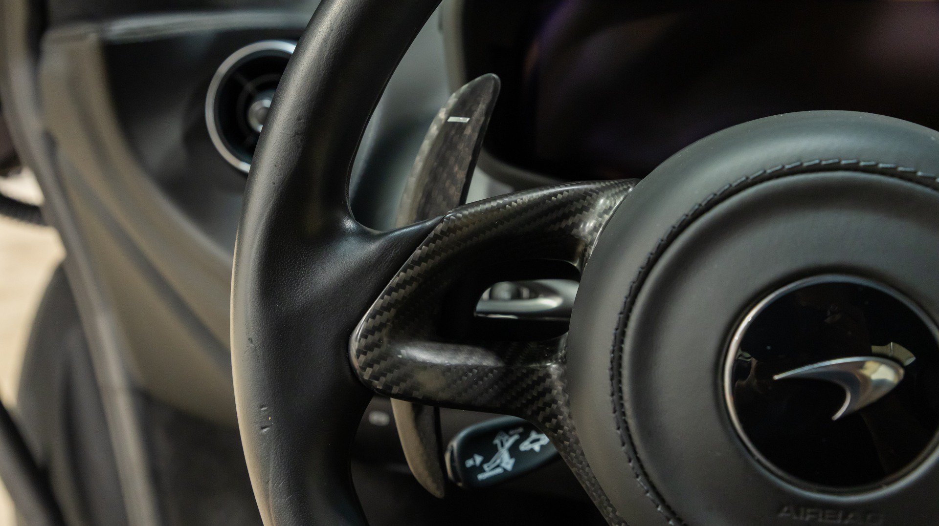 Used 2019 McLaren 570S Coupe RWD image 45