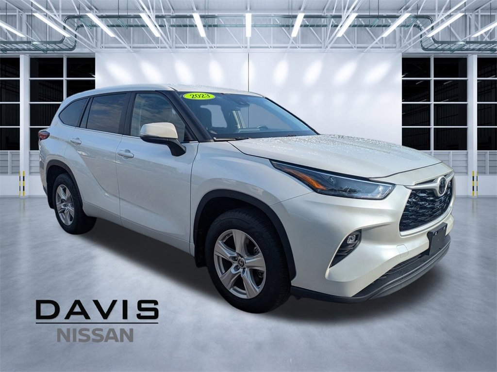Used 2023 Toyota Highlander LE