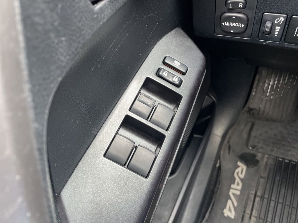 Used 2018 Toyota RAV4 LE w/ All Weather Liner Package AWD/4WD image 22