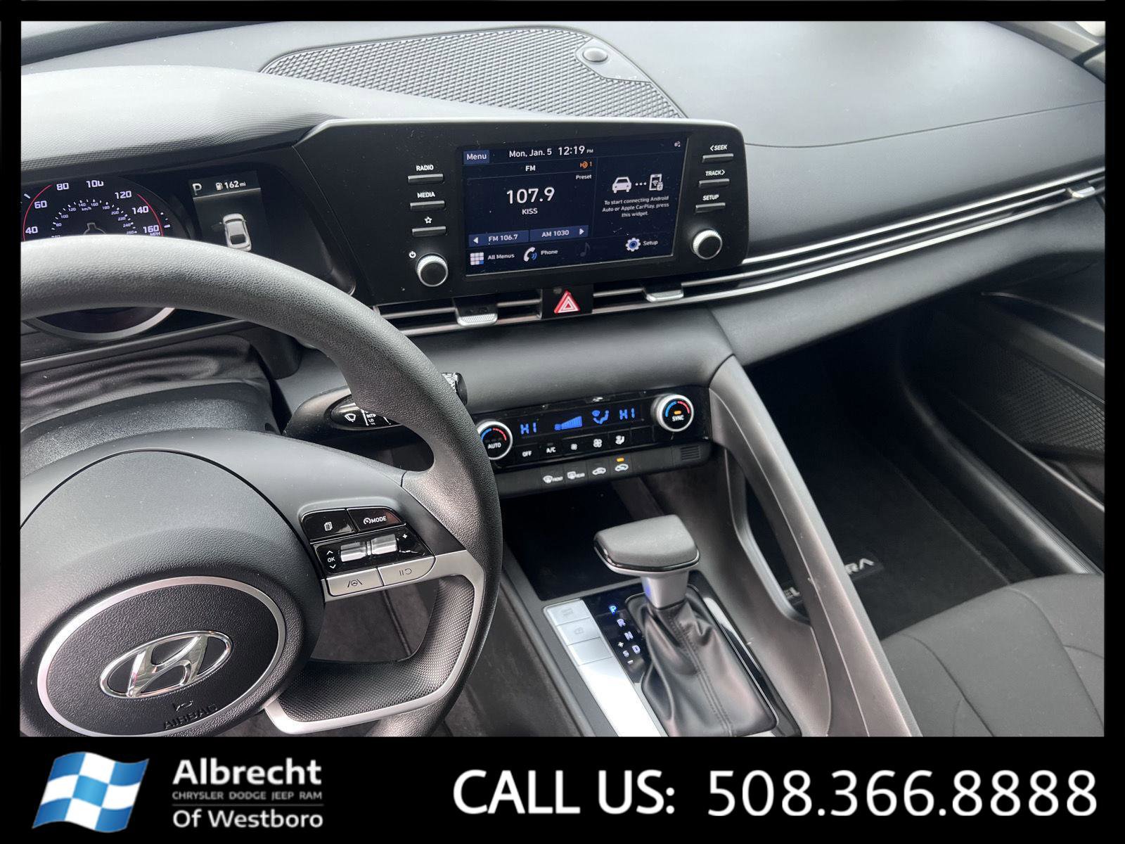 Used 2023 Hyundai Elantra SEL image 27