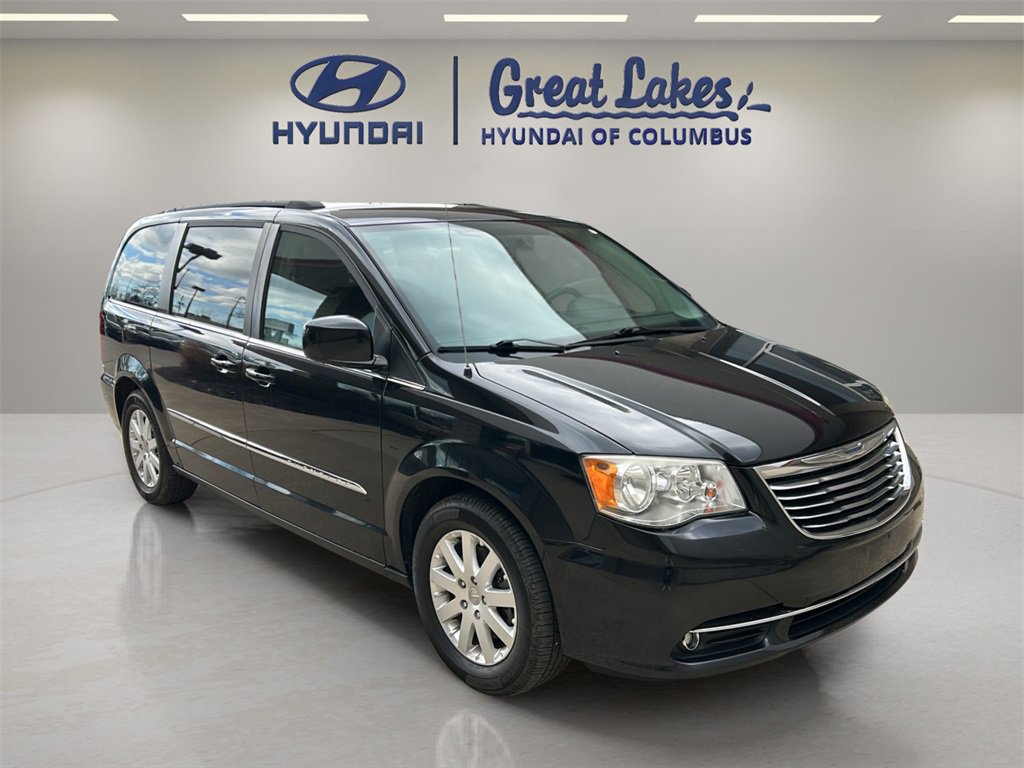 Used 2014 Chrysler Town & Country Touring image 7