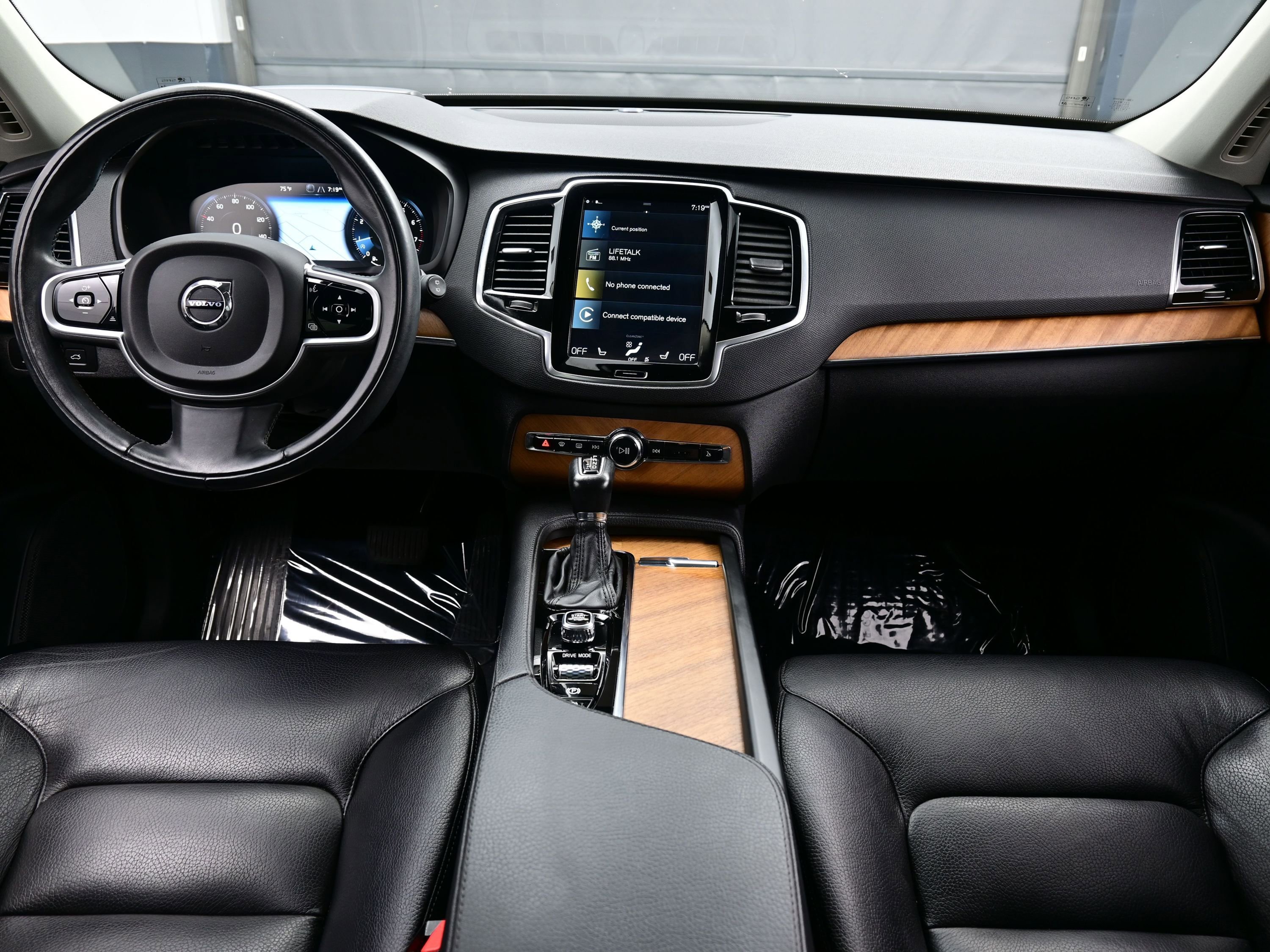 Used 2021 Volvo XC90 T6 Momentum w/ Advanced Package image 19