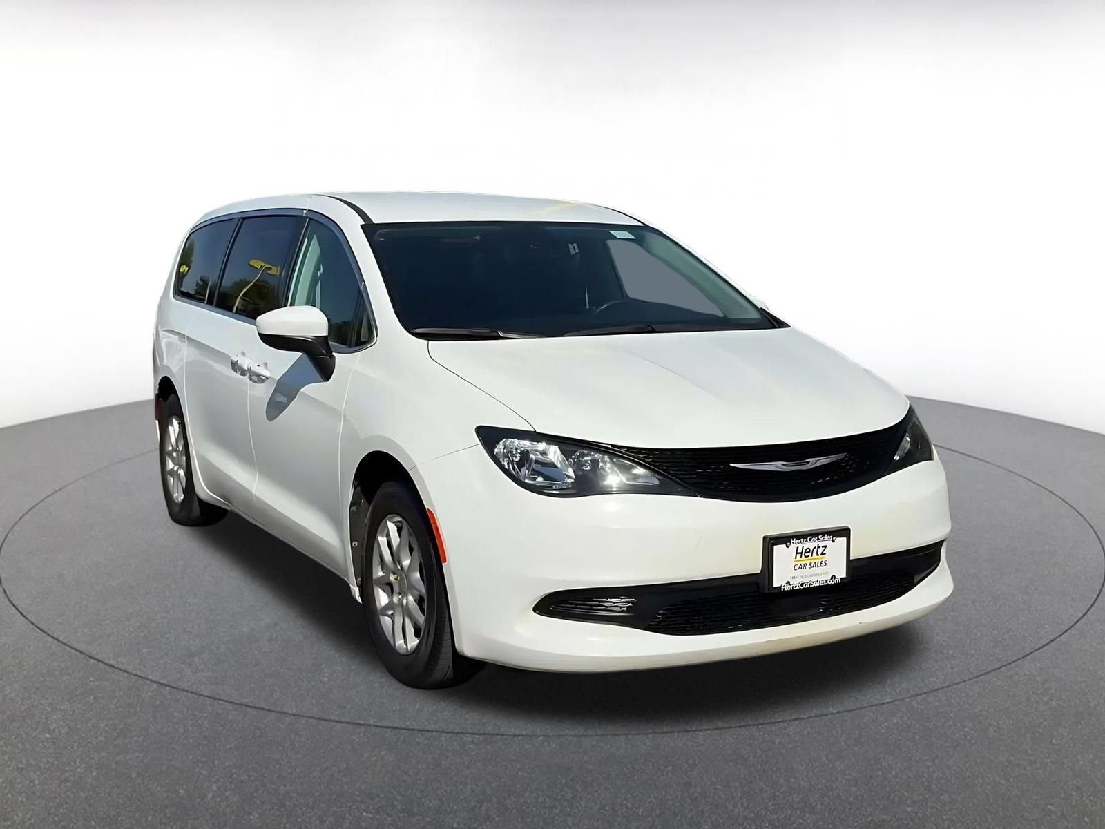 Used 2023 Chrysler Voyager LX FWD image 3