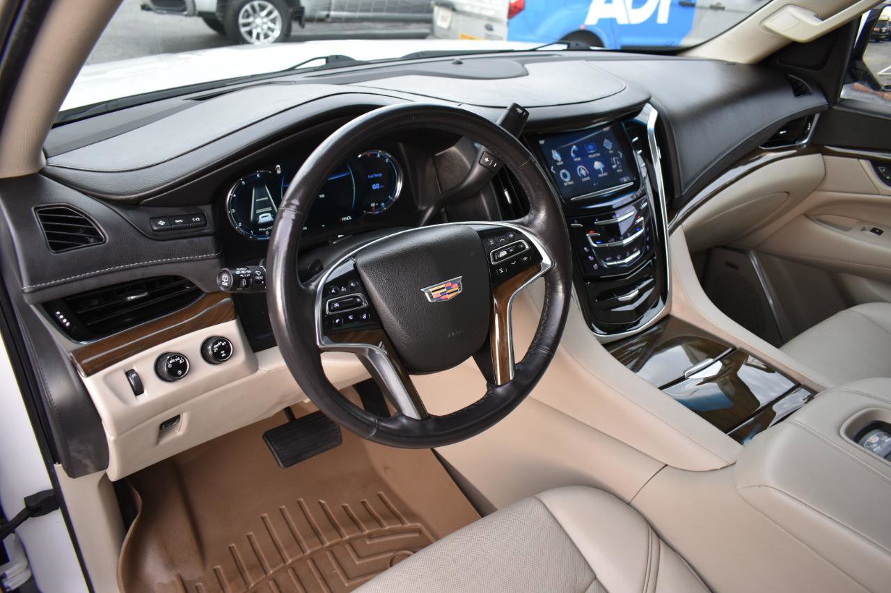 Used 2020 Cadillac Escalade ESV Premium Luxury AWD/4WD image 10