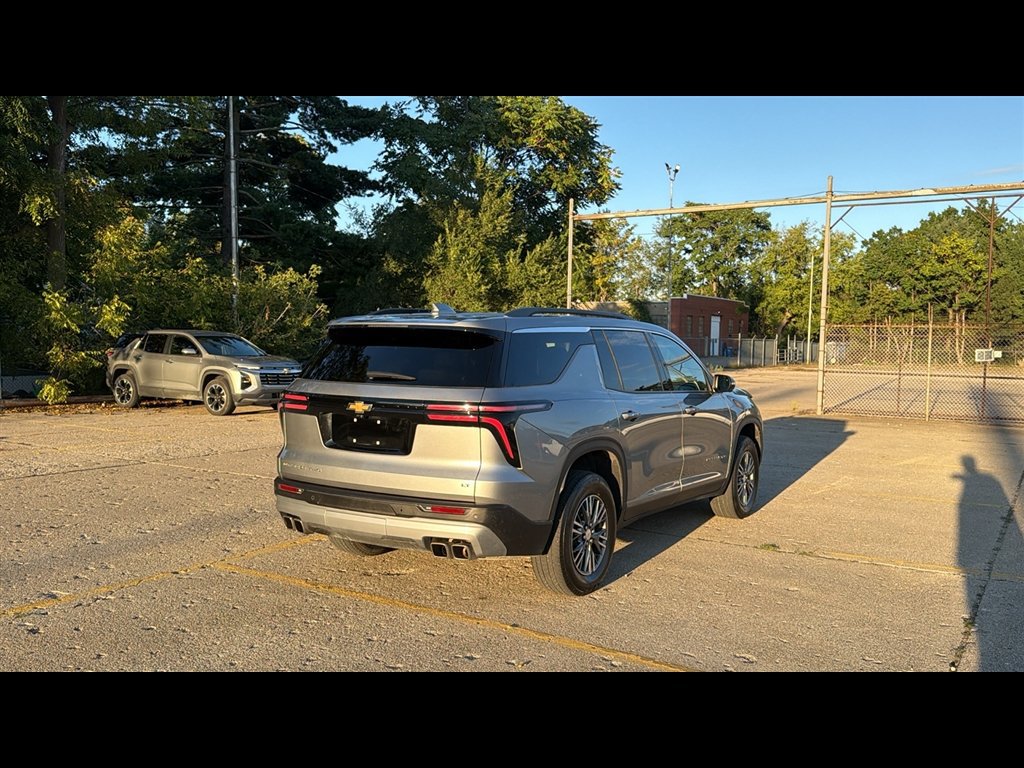 Used 2024 Chevrolet Traverse LT w/ LPO, Floor Liner Package AWD/4WD image 5
