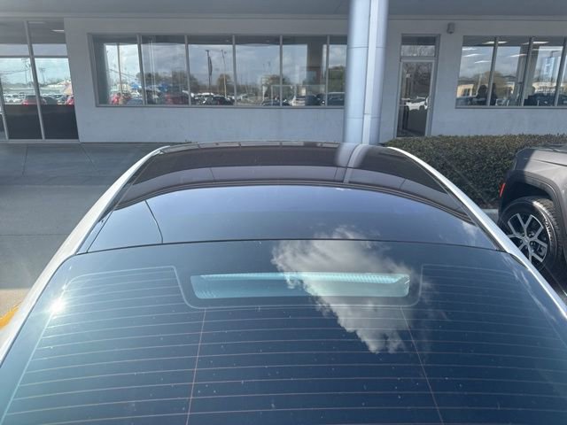 Used 2023 Porsche Taycan image 8