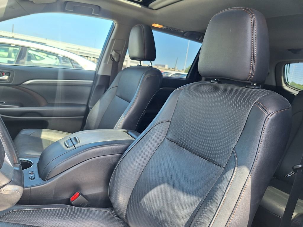 Used 2019 Toyota Highlander Limited AWD/4WD image 10