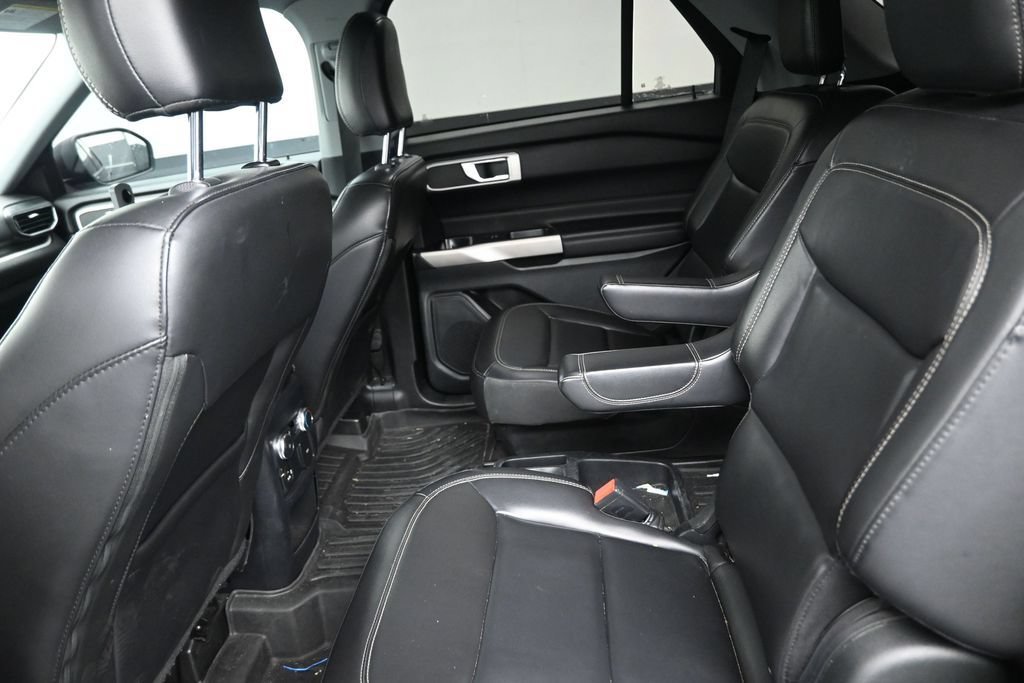Used 2021 Ford Explorer XLT w/ Equipment Group 202A RWD image 13