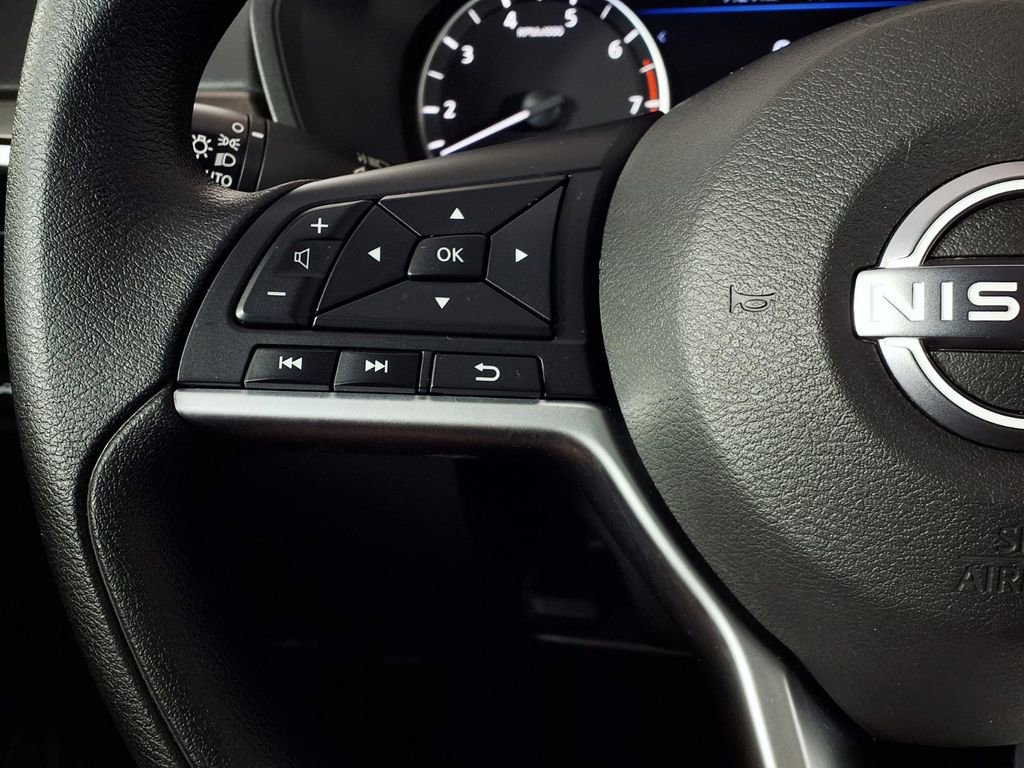 Used 2025 Nissan Altima 2.5 SV FWD image 19