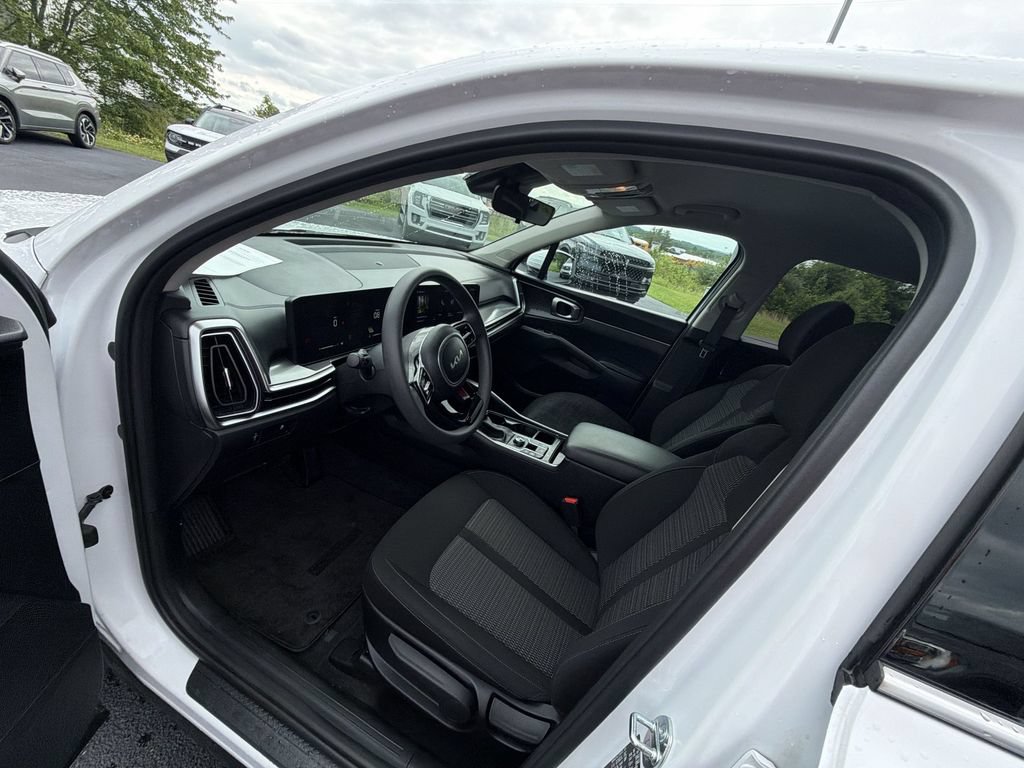 Used 2024 Kia Sorento LX FWD image 10