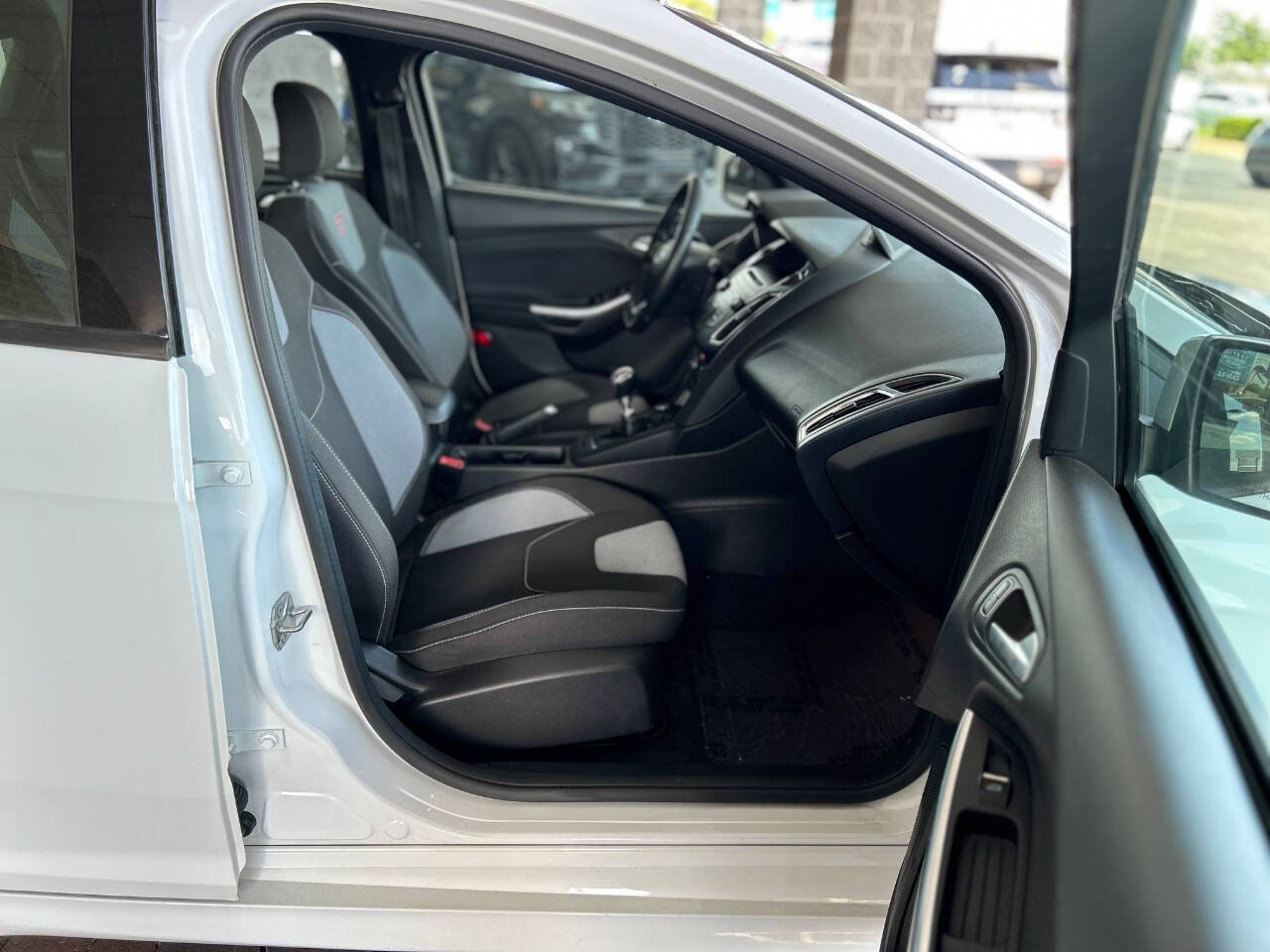 Used 2017 Ford Focus ST FWD image 58