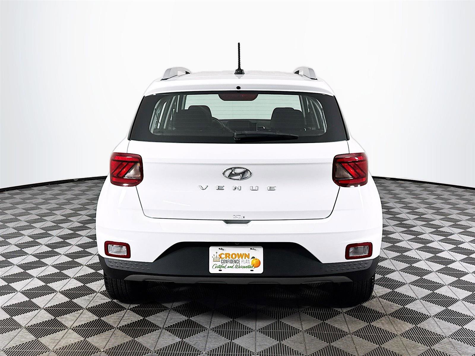 Certified 2025 Hyundai Venue SEL image 6