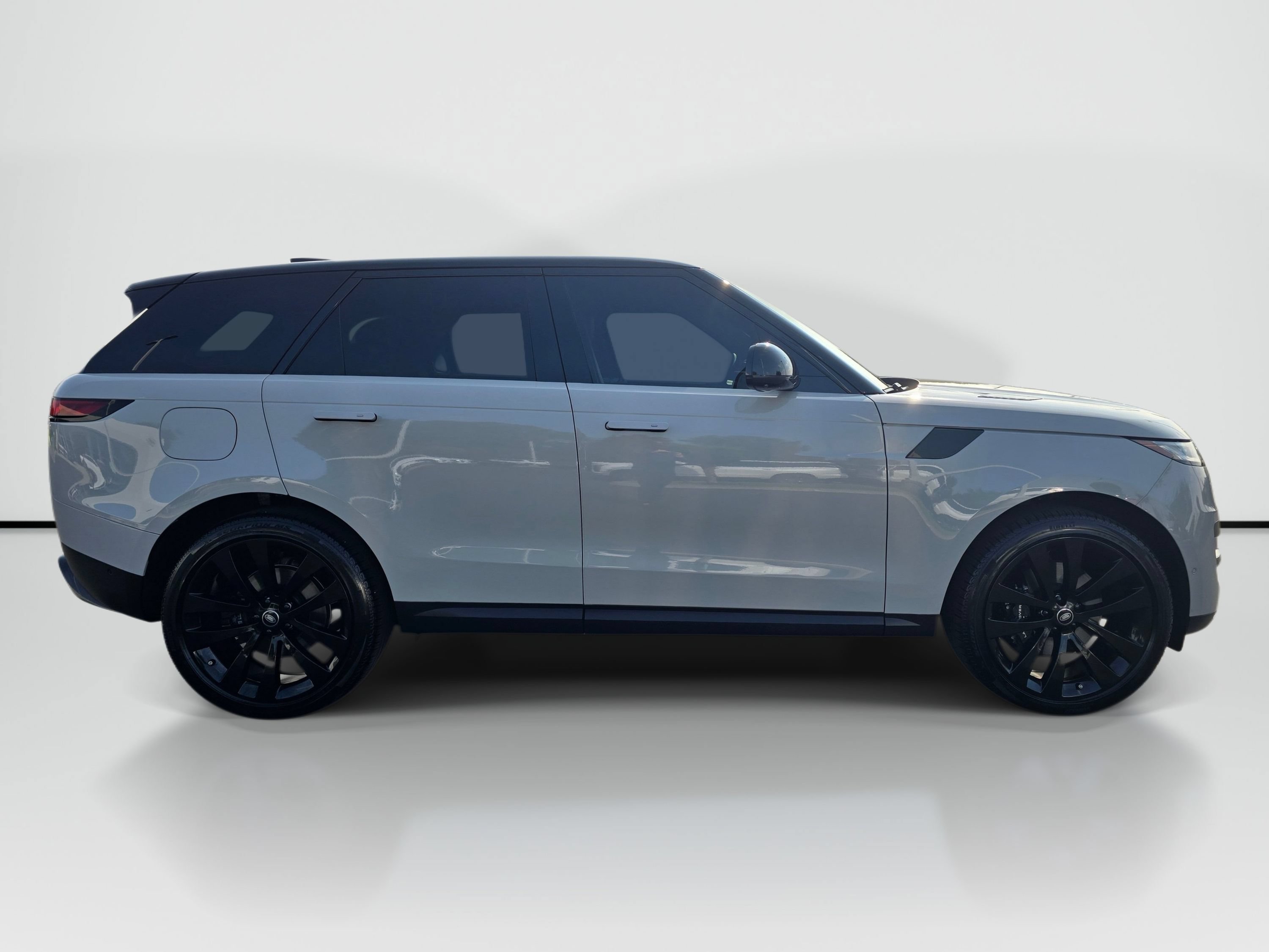 Used 2025 Land Rover Range Rover Sport SE AWD/4WD image 6