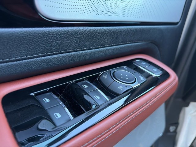 Used 2025 Lincoln Aviator Reserve w/ Equipment Group 201A image 12