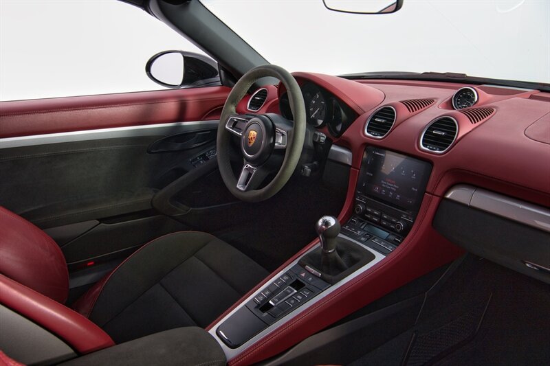 Used 2021 Porsche 718 Boxster Spyder RWD image 40