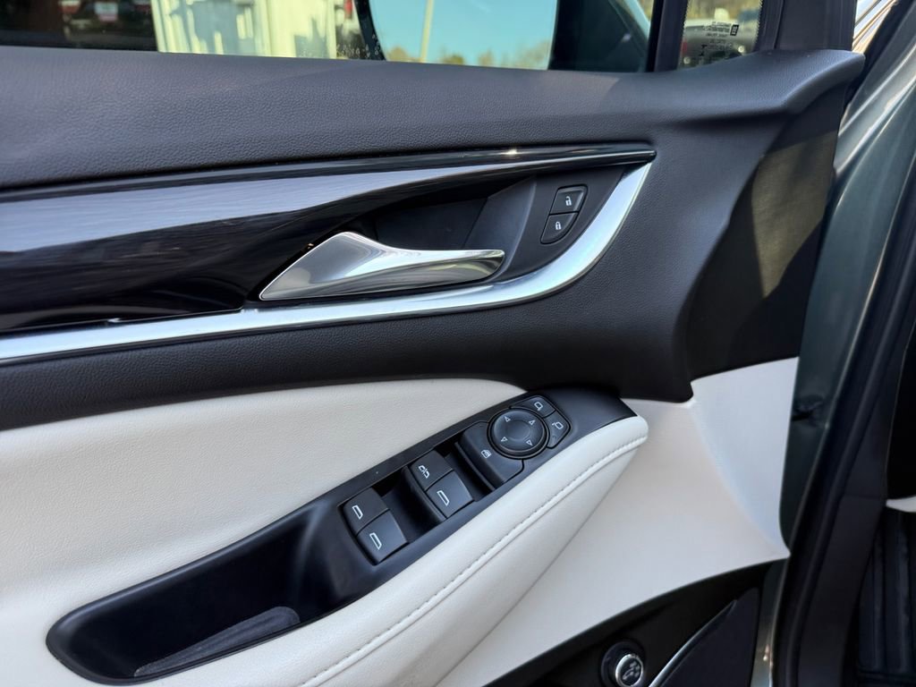 Used 2023 Buick Enclave Essence image 18