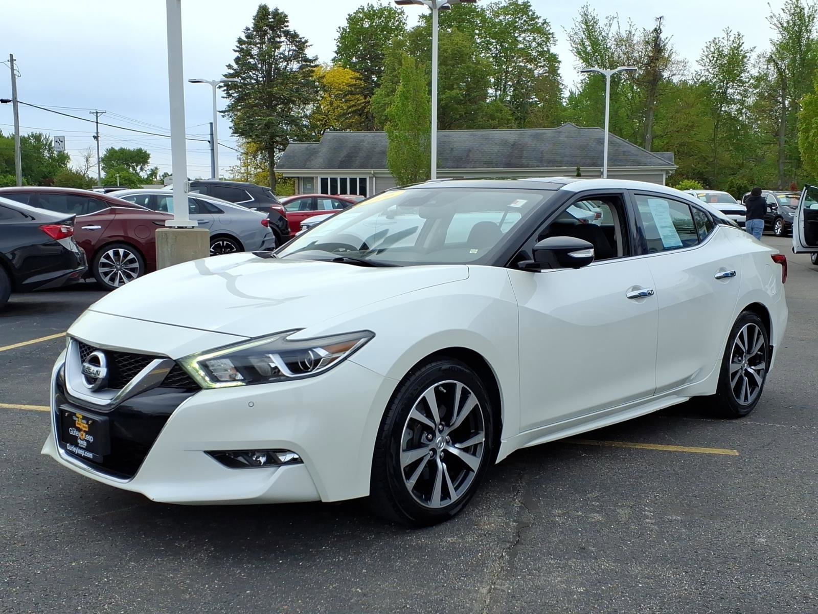 Used 2016 Nissan Maxima Platinum w/ Interior Lighting Package FWD image 3