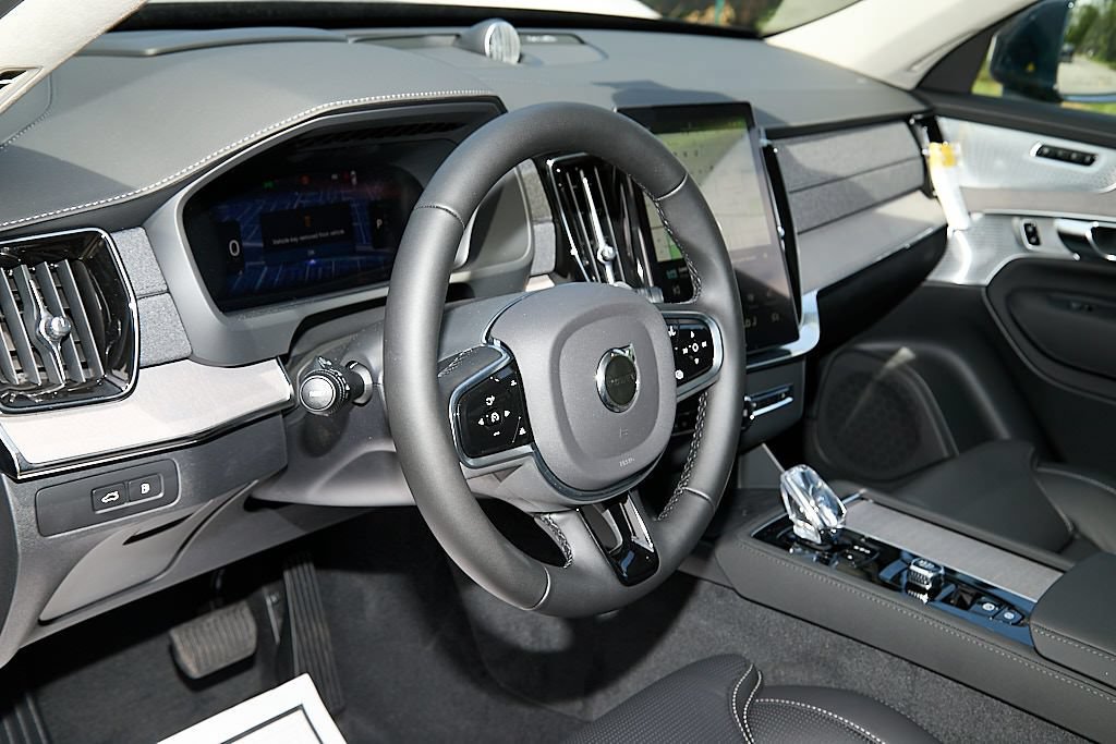 New 2026 Volvo XC90 T8 Ultra w/ Lounge Package AWD/4WD image 13