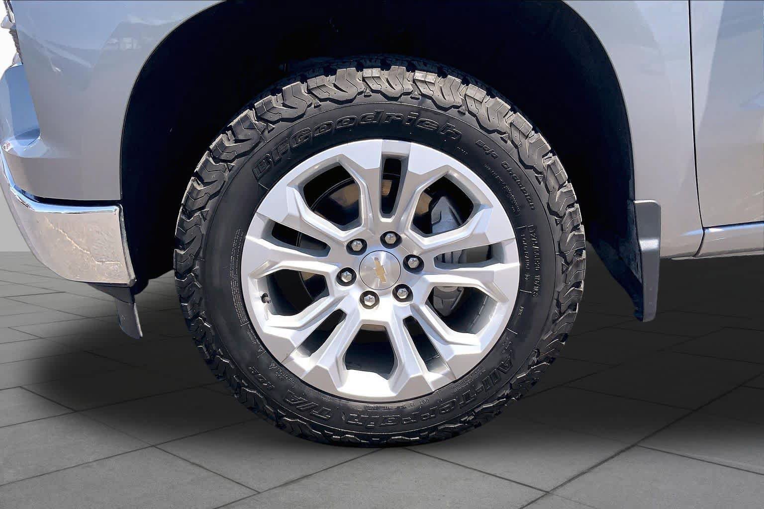 Used 2023 Chevrolet Silverado 1500 LTZ w/ LTZ Premium Package AWD/4WD image 11