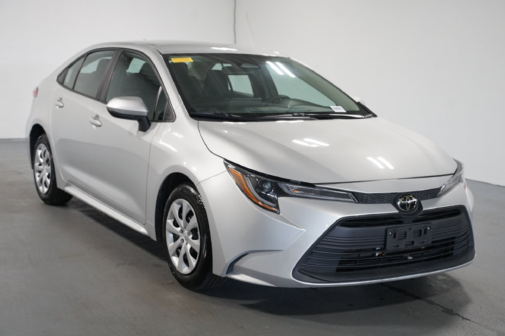 Certified 2024 Toyota Corolla LE FWD image 3