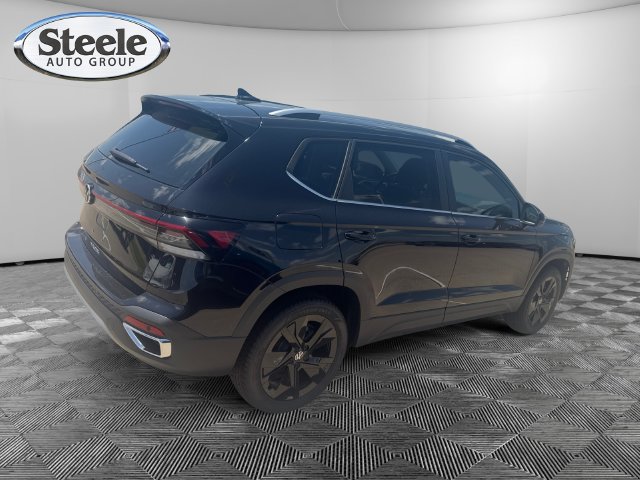 New 2026 Volkswagen Taos SE FWD image 5