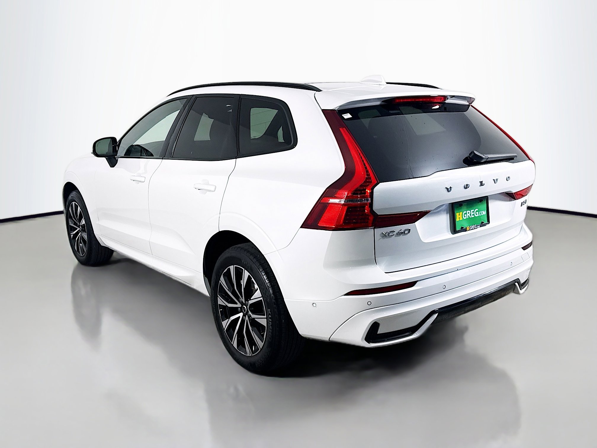 Used 2024 Volvo XC60 B5 Plus image 7