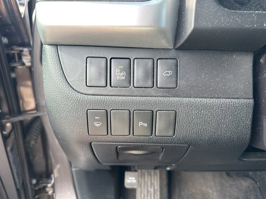 Used 2014 Toyota Highlander Limited AWD/4WD image 18