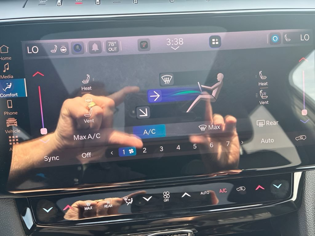 New 2027 Jeep Grand Cherokee Limited AWD/4WD image 40