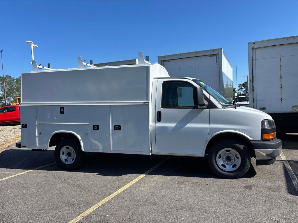 New 2025 GMC Savana 3500 w/ Power Convenience Package image 2