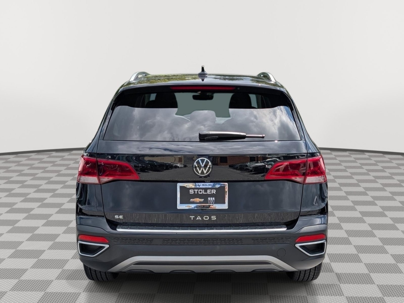Used 2024 Volkswagen Taos SE w/ Panoramic Sunroof Package FWD image 4