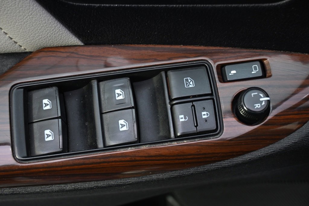 Used 2017 Toyota Sienna Limited Premium image 22