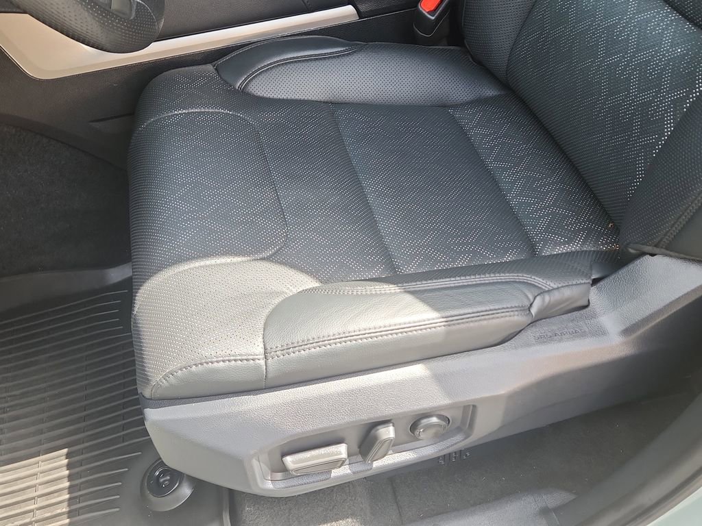 Used 2024 Toyota Tundra Limited AWD/4WD image 7