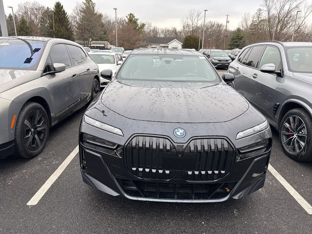 Used 2023 BMW i7 xDrive60 image 2