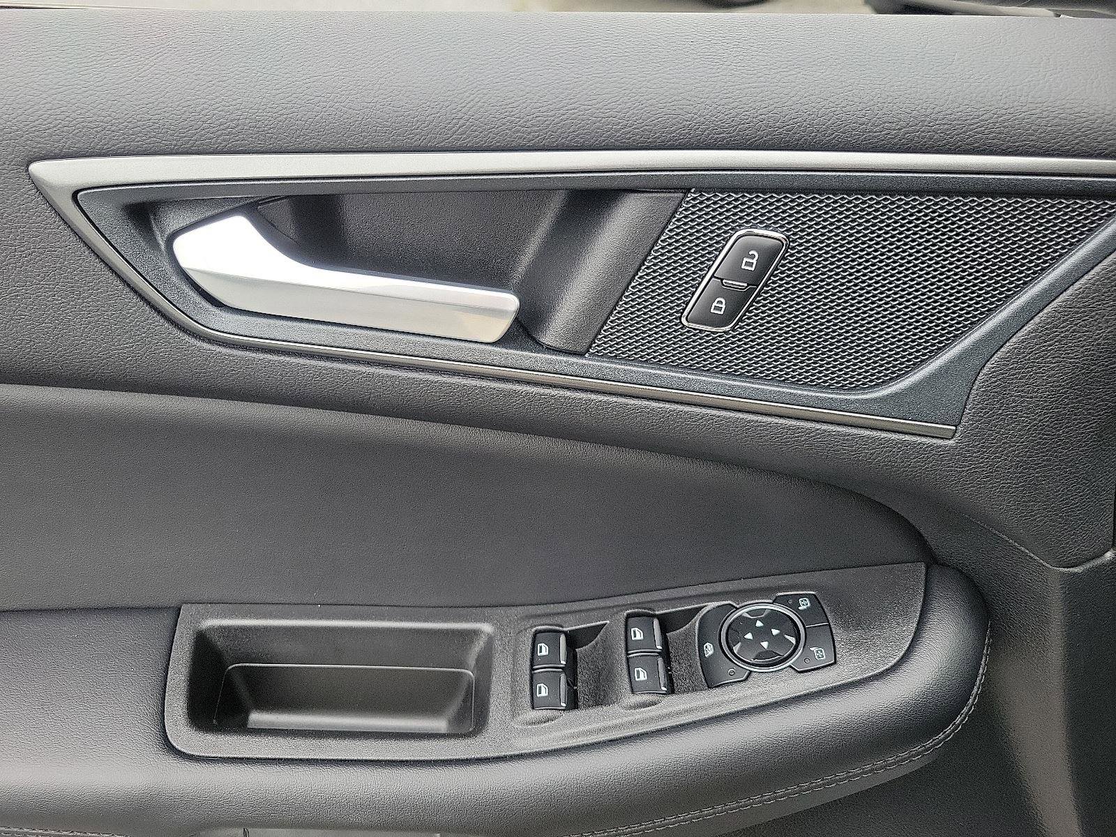 New 2024 Ford Edge SE image 8