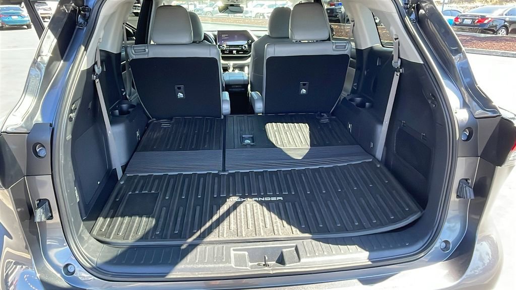 Used 2024 Toyota Highlander Limited AWD/4WD image 33
