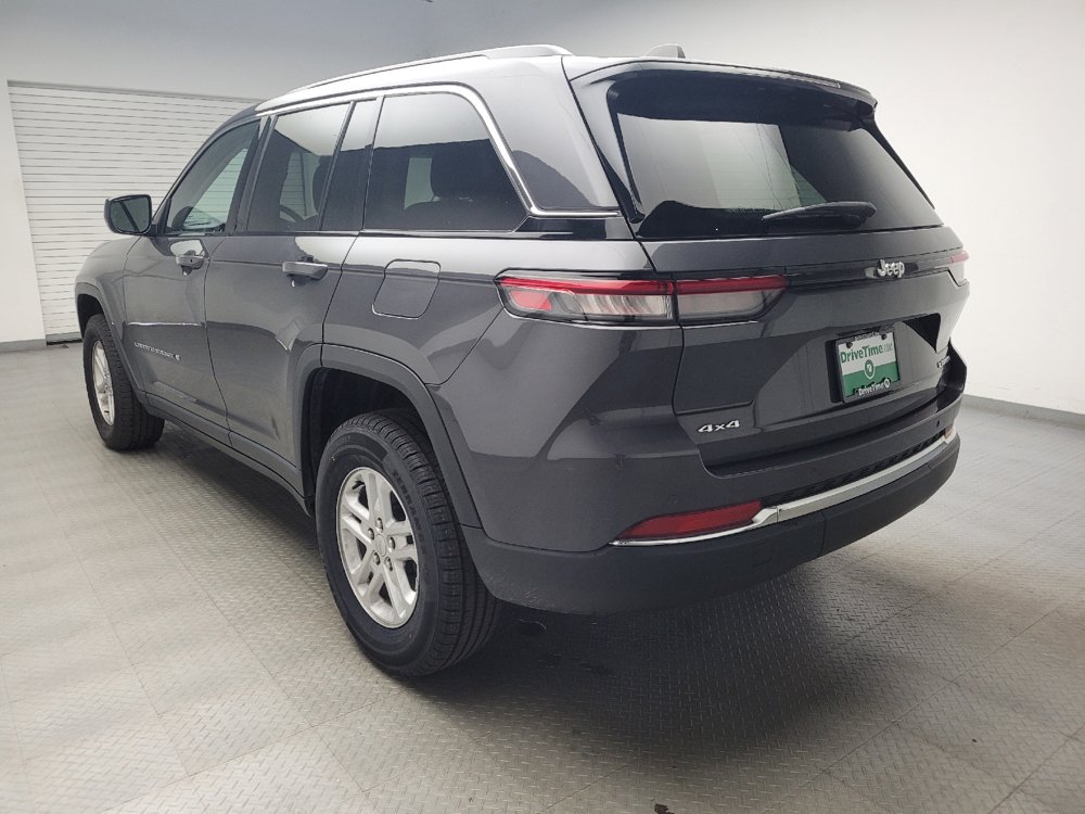 Used 2023 Jeep Grand Cherokee Laredo AWD/4WD image 5