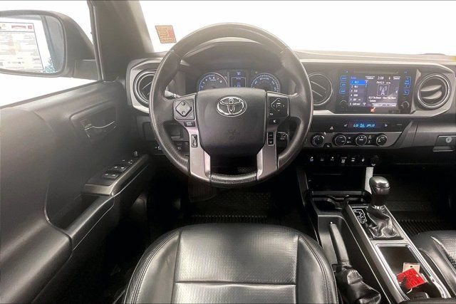 Used 2019 Toyota Tacoma TRD Off-Road w/ TRD Premium Off Road Package AWD/4WD image 4