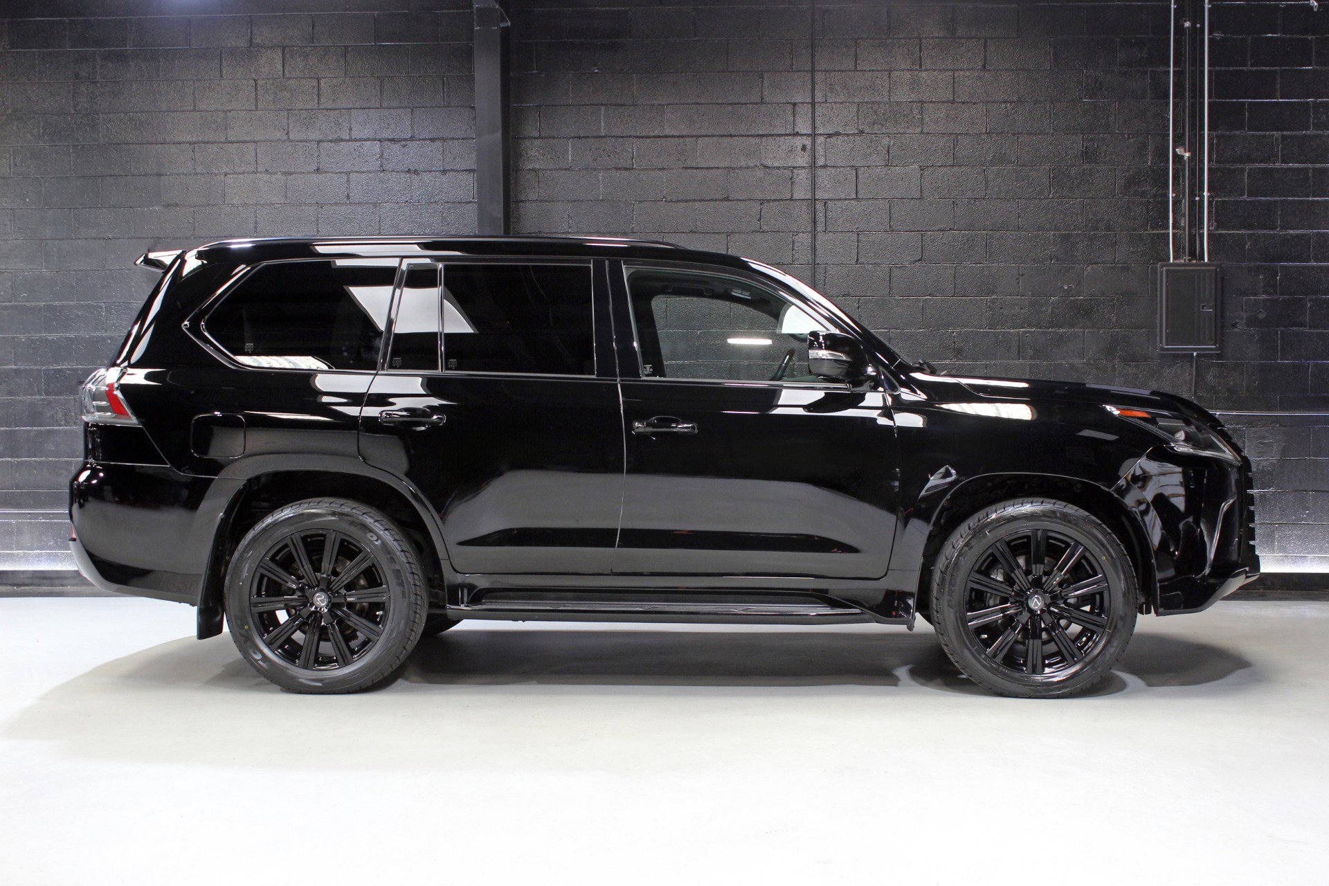 Used 2019 Lexus LX 570 Three-Row Inspiration Series w w/ Inspiration Series image 12