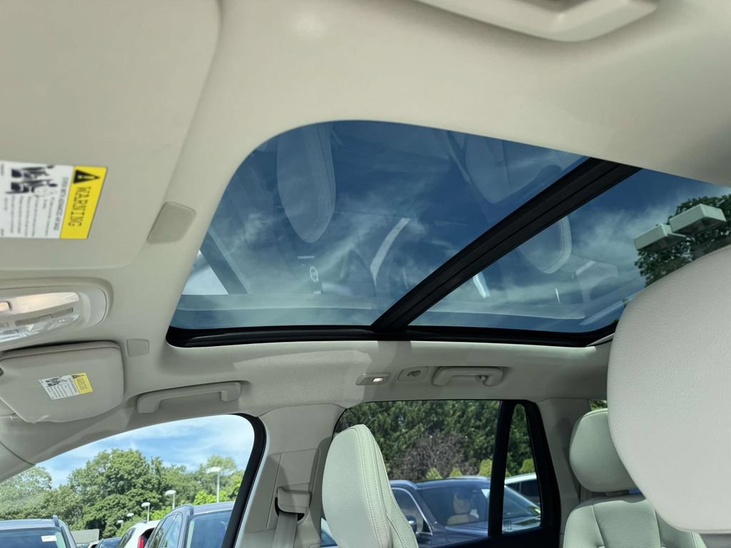 Certified 2024 Volvo XC90 T8 Plus w/ Protection Package Premier AWD/4WD image 18