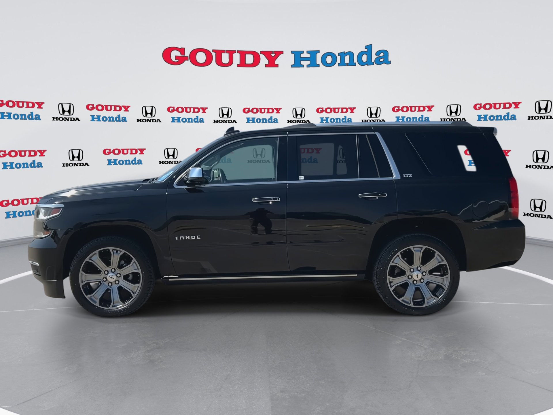 Used 2015 Chevrolet Tahoe LTZ w/ Max Trailering Package AWD/4WD image 5