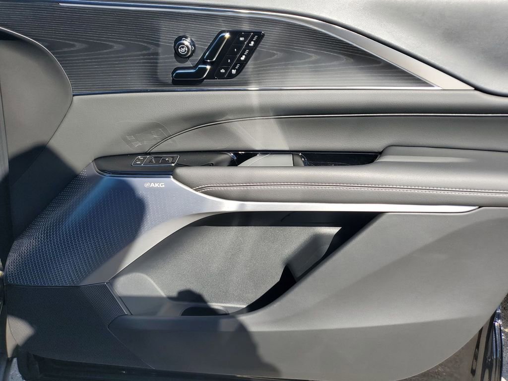 Used 2025 Cadillac Lyriq Luxury image 46