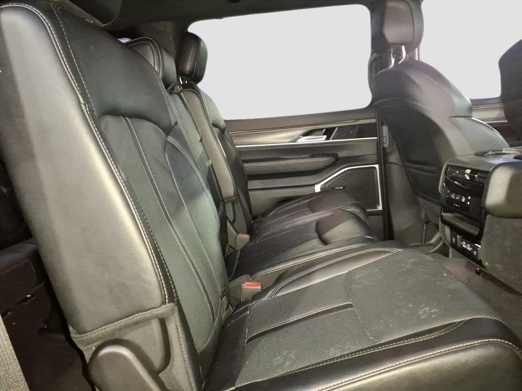 Used 2024 Jeep Wagoneer Series II w/ Flexible Seating Group image 15