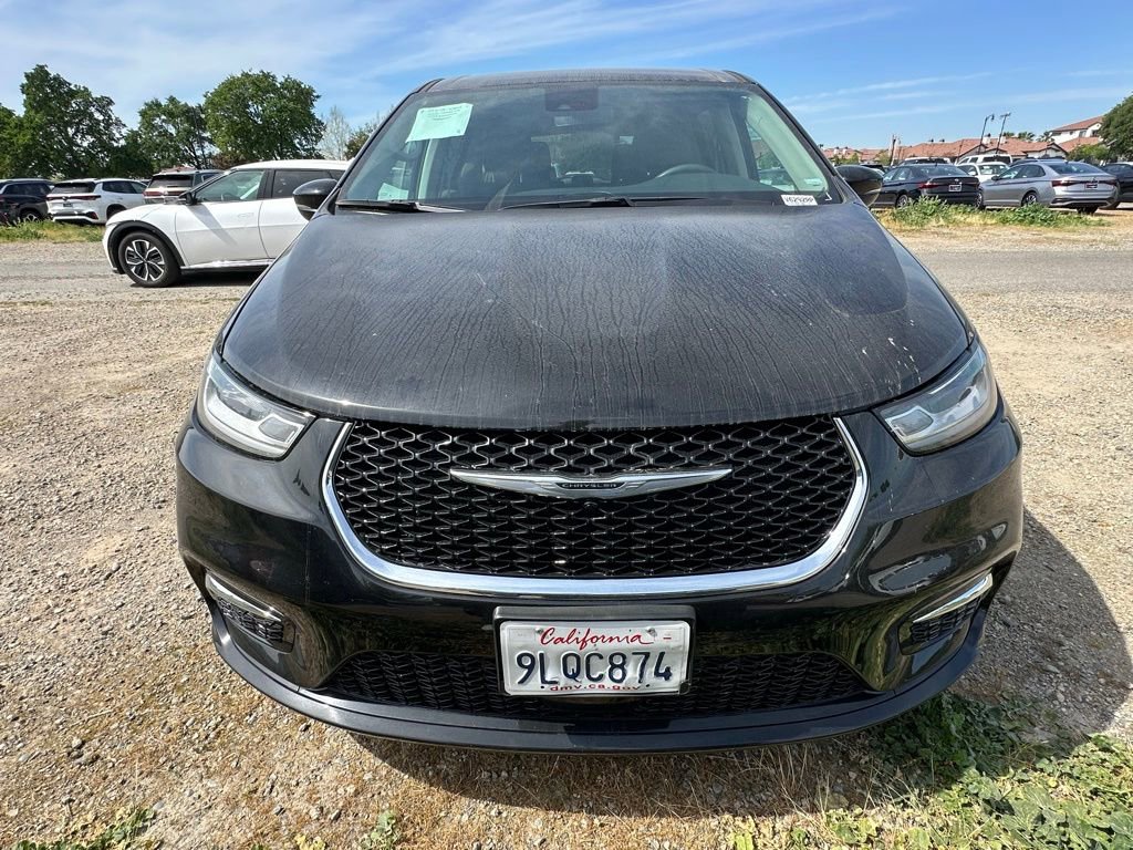 Used 2024 Chrysler Pacifica Select image 2