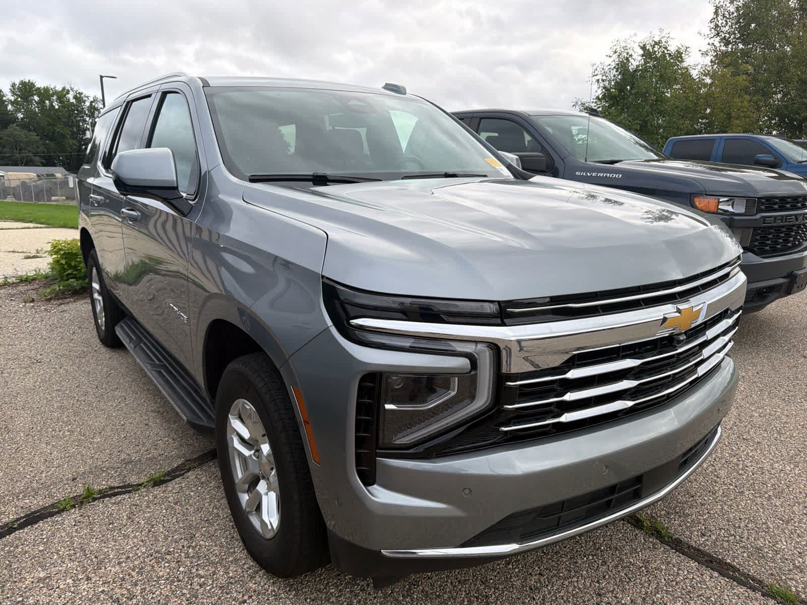 Used 2025 Chevrolet Tahoe LT AWD/4WD image 3