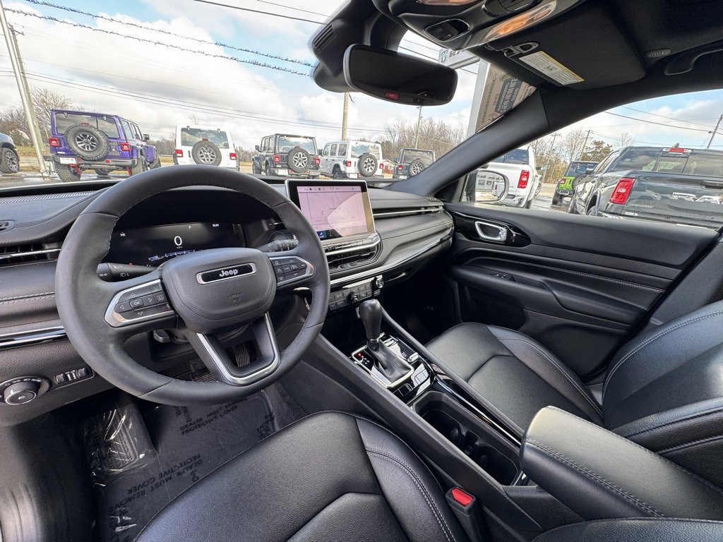 Used 2024 Jeep Compass Limited w/ High Altitude Package image 18